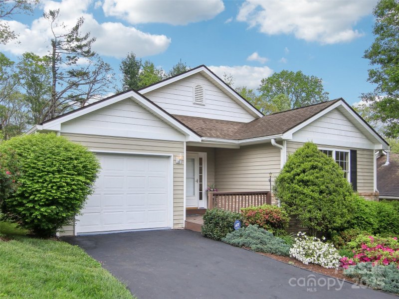 Property image 2 of 100 Creeks End Circle in Glens Of Aberdeen, Mills River, NC 28759