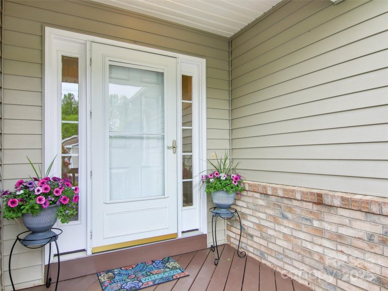 Property image 3 of 100 Creeks End Circle in Glens Of Aberdeen, Mills River, NC 28759