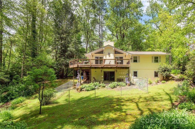 99 Meadowbrook Circle