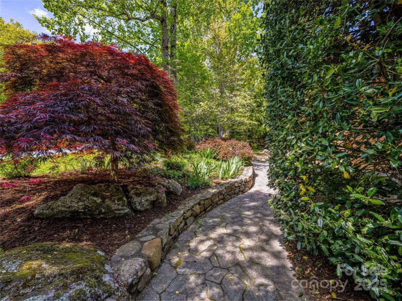 Property image 4 at 543 Hagen Drive, Hendersonville, NC 28739