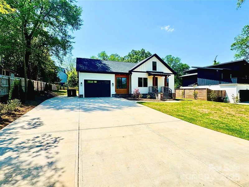 Property image 2 at 2907 Lake Avenue, Charlotte, NC 28208