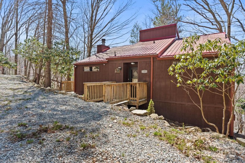 Property image 2 of 135 Clubhouse Road in Grassy Gap Golf Course, Beech Mountain, NC 28604