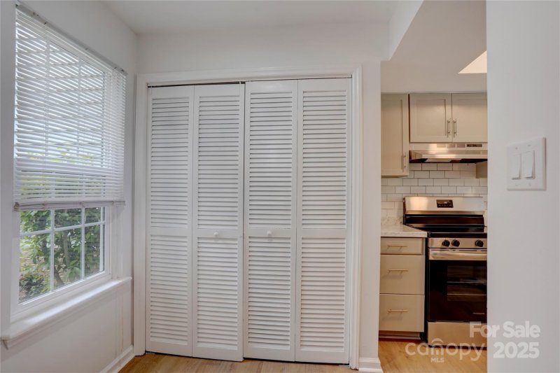 Property image 5 at 2916 Iron Gate Lane, Charlotte, NC 28212