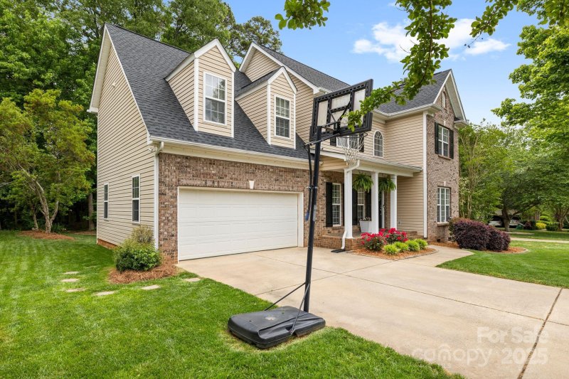 Property image 2 at 14849 Middlesborough Drive, Matthews, NC 28104
