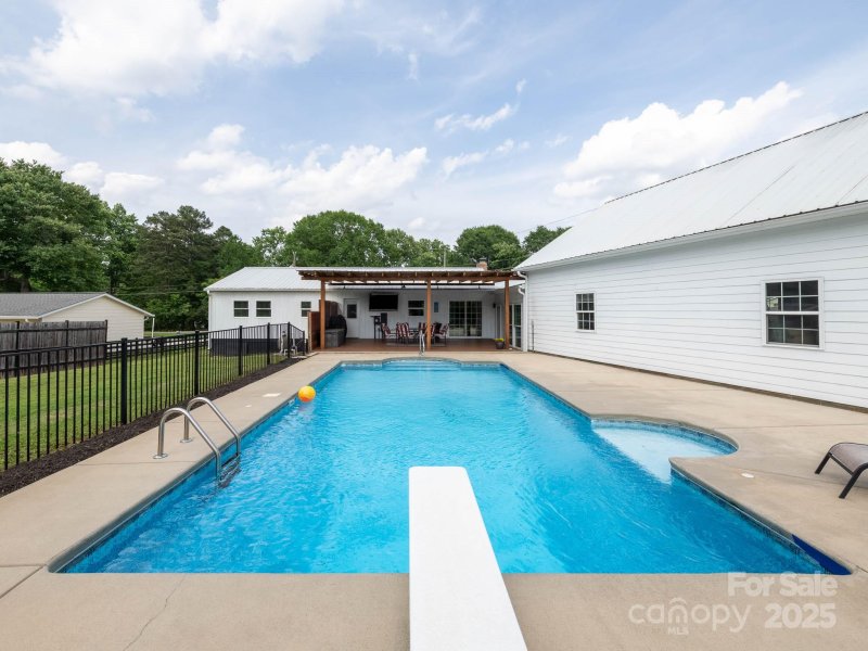 Property image 3 at 2054 Hickory Hills Drive, Denver, NC 28037