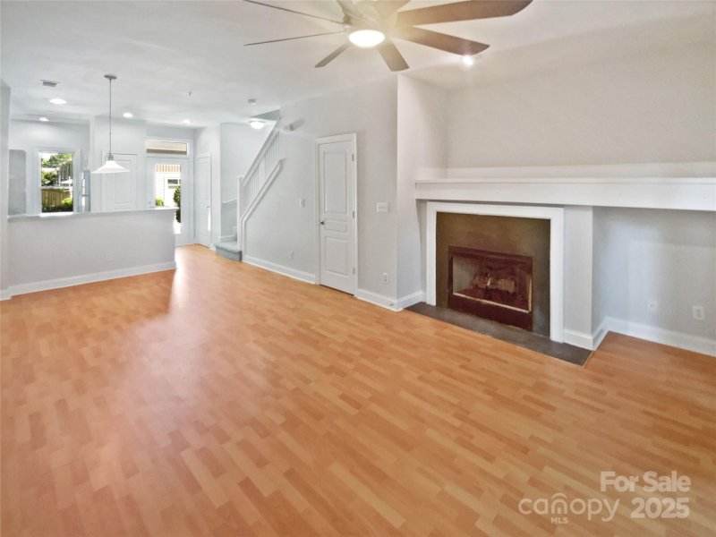 Property image 3 of 1043 Park West Drive in Park West, Charlotte, NC 28209