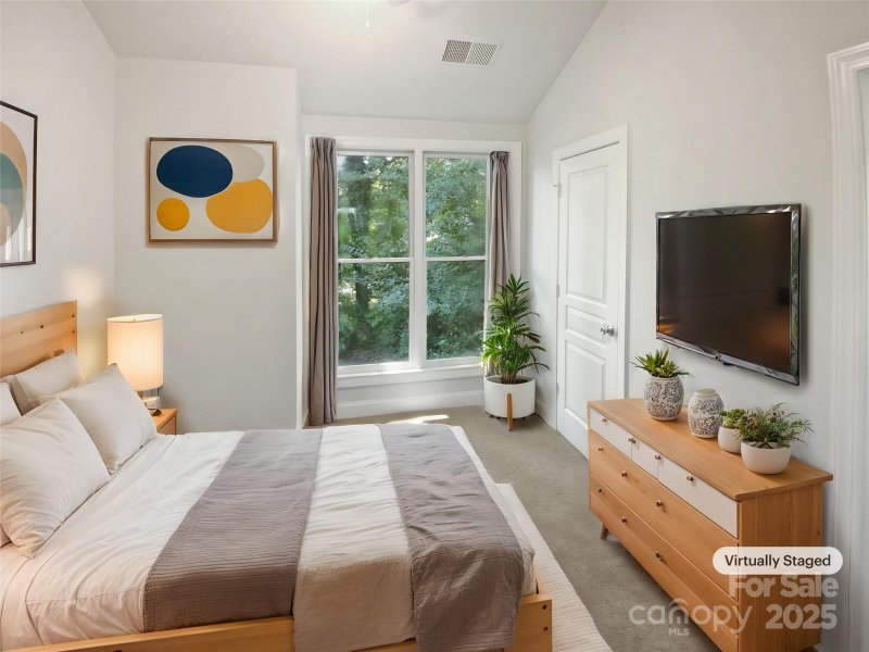 Property image 4 of 1043 Park West Drive in Park West, Charlotte, NC 28209