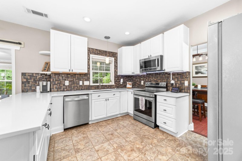 Property image 4 at 1916 Pine Mountain Road, Charlotte, NC 28214