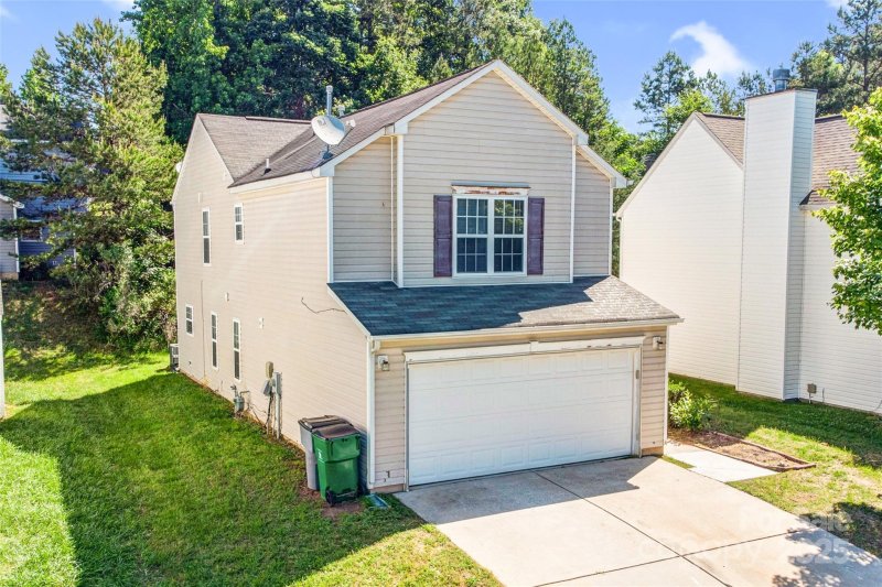 Property image 2 at 10330 Seedling Lane, Charlotte, NC 28214