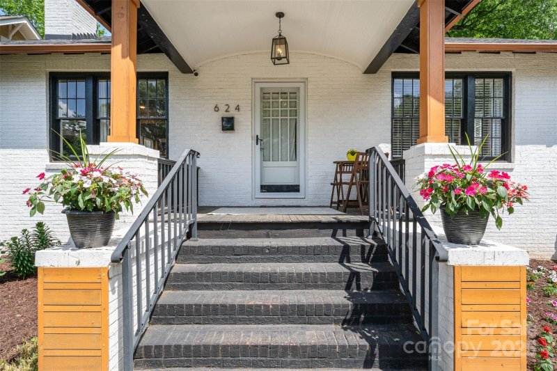 Property image 5 at 624 Oakland Avenue, Charlotte, NC 28204