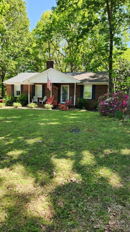 Clear Meadow, Charlotte Community