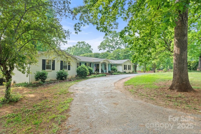 Property image 2 of 108 Augusta Drive in Shannon Acres, Statesville, NC 28625