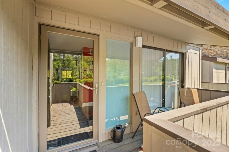 Property image 5 at 5 Lakemoor Lane, Hendersonville, NC 28739