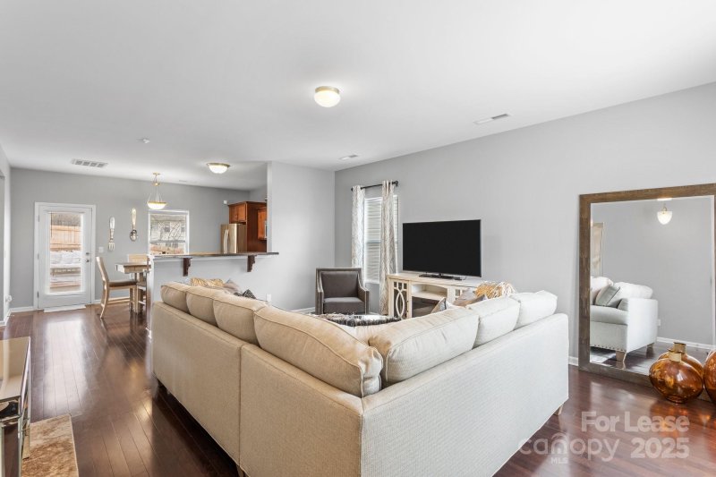 Property image 4 of 727 Mountain Quail Drive in Hawk Ridge, Charlotte, NC 28216