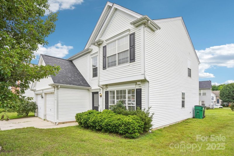 Property image 3 at 3038 Old Ironside Drive, Charlotte, NC 28213