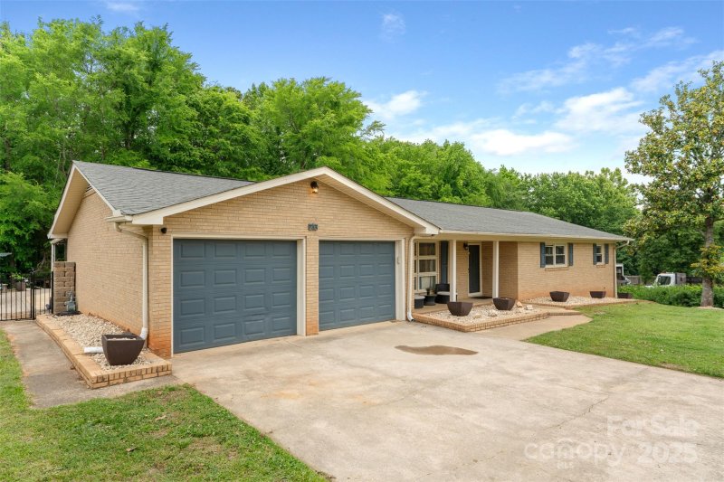 Property image 3 of 213 Lakeview Drive in Valhalla, Harrisburg, NC 28075