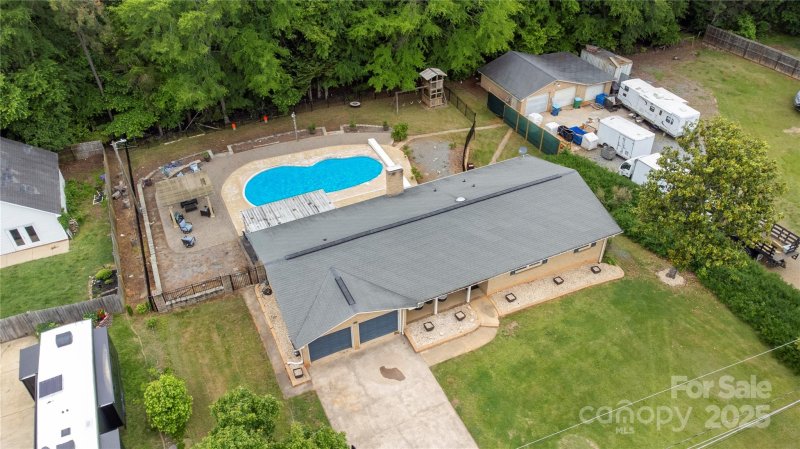 Property image 4 of 213 Lakeview Drive in Valhalla, Harrisburg, NC 28075