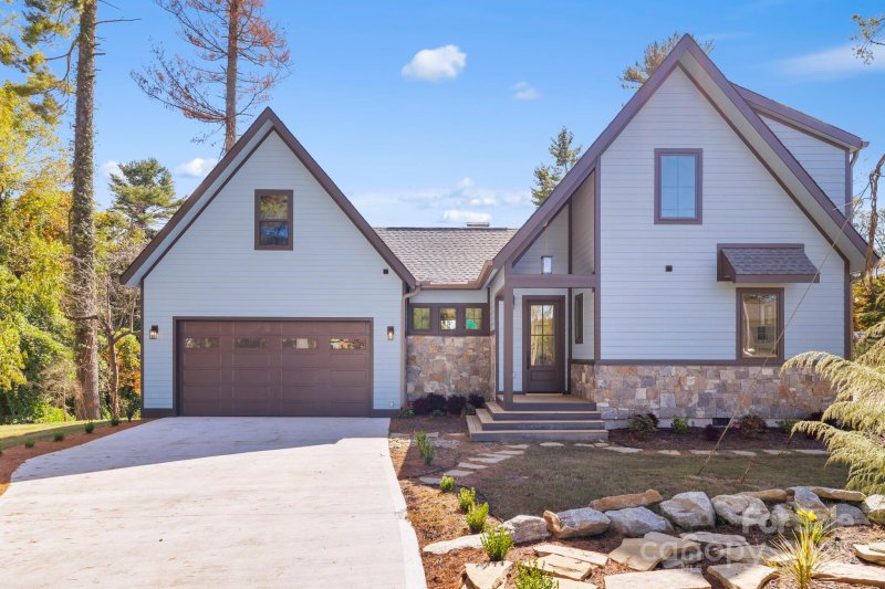 Property image 3 of 154 Osceola Road in Osceola Lake Park, Hendersonville, NC 28739