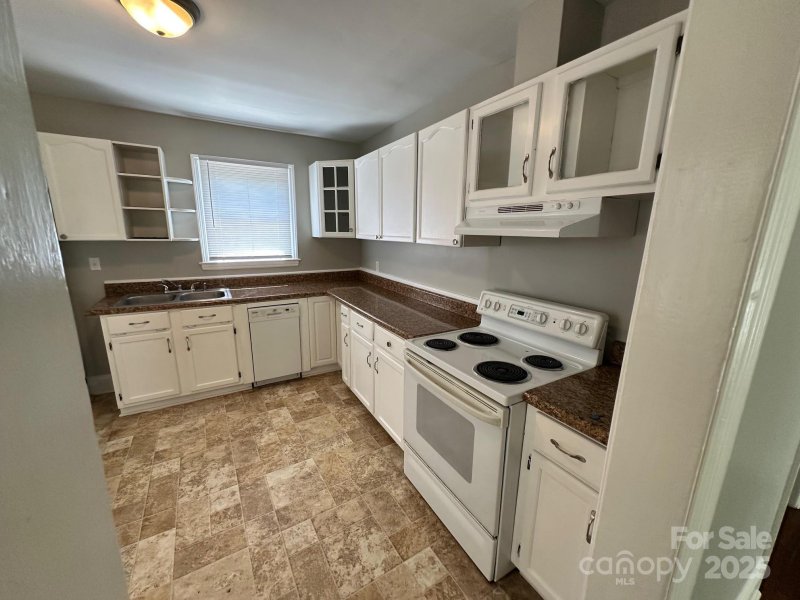 Property image 4 at 2434 Columbus Circle, Charlotte, NC 28208