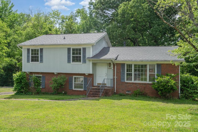Property image 2 at 7106 Marlbrook Drive, Charlotte, NC 28212