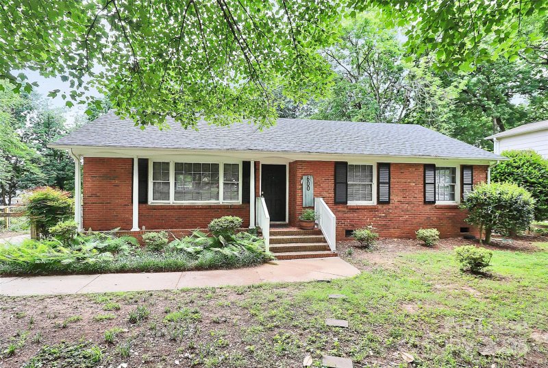 600 Deer Creek Drive