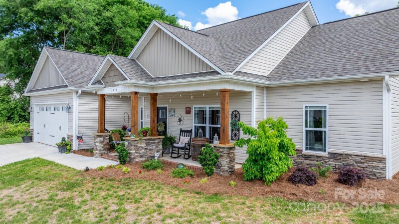 Property image 2 at 4949 Southview Drive, Hickory, NC 28602