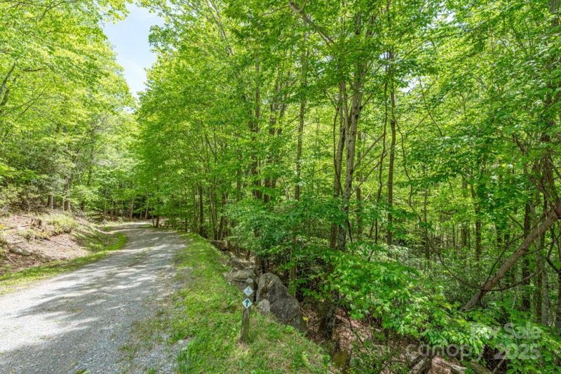 Property image 2 of 301 Jackpine Road in Westridge, Beech Mountain, NC 28604
