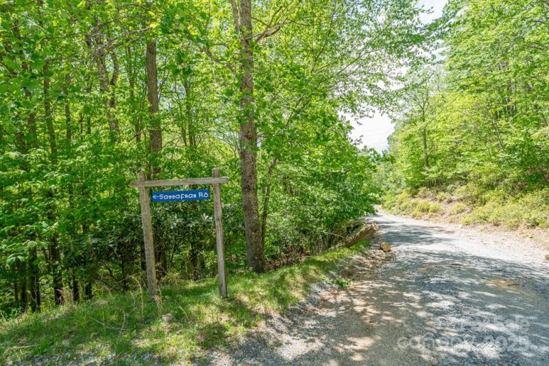 Property image 3 of 301 Jackpine Road in Westridge, Beech Mountain, NC 28604