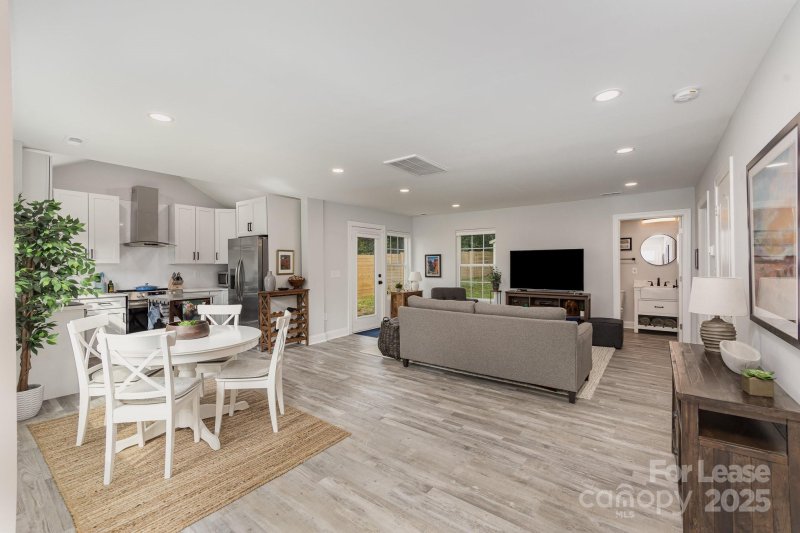 Property image 2 at 2905 Dogwood Avenue, Charlotte, NC 28206