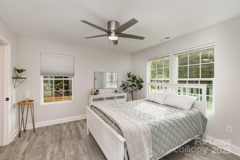 Property image 3 at 2905 Dogwood Avenue, Charlotte, NC 28206