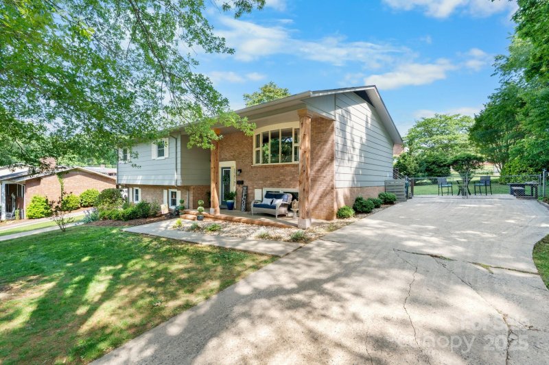 Property image 3 at 1110 16th Avenue Place, Hickory, NC 28601