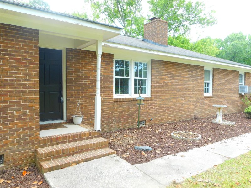 Property image 3 at 733 Catawba Circle, Matthews, NC 28104