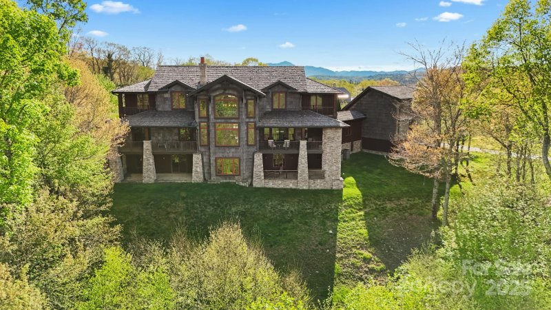 Property image 2 of 693 Thunderhill Trail in Firethorn, Blowing Rock, NC 28605