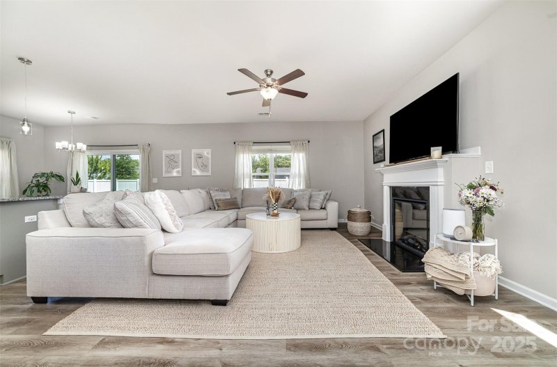 Property image 2 at 4009 Stoneygreen Lane, Charlotte, NC 28215