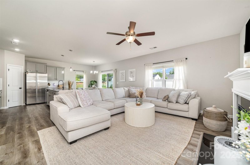 Property image 3 at 4009 Stoneygreen Lane, Charlotte, NC 28215