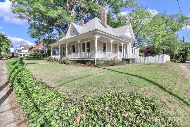 Property image 5 of 531 Walnut Street in Historic District, Statesville, NC 28677