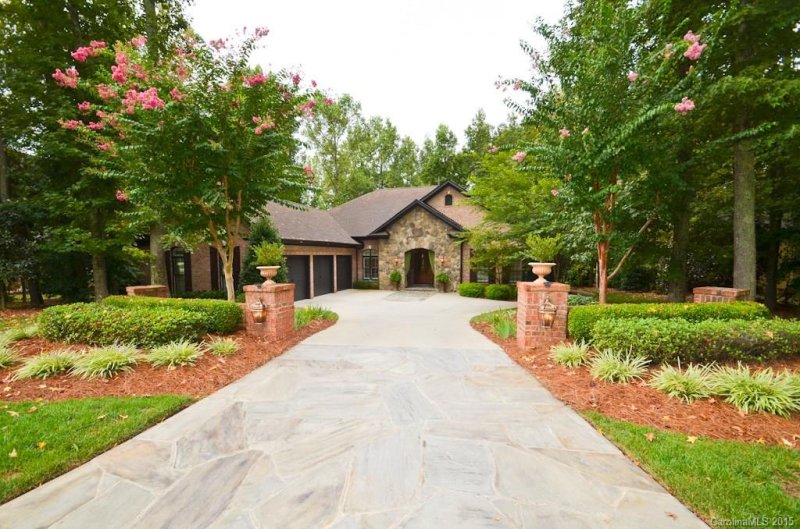 8315 Victoria Lake Drive