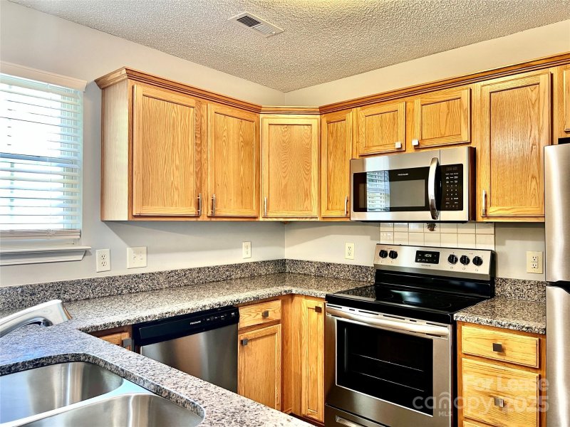 Property image 4 at 6033 Briggs Drive, Charlotte, NC 28269