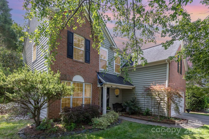Property image 2 at 815 Clearbrook Road, Matthews, NC 28105