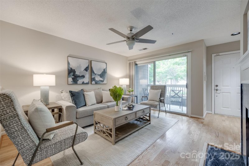 Property image 4 of 2209 Sumner Green Avenue in Olmsted Park, Charlotte, NC 28203