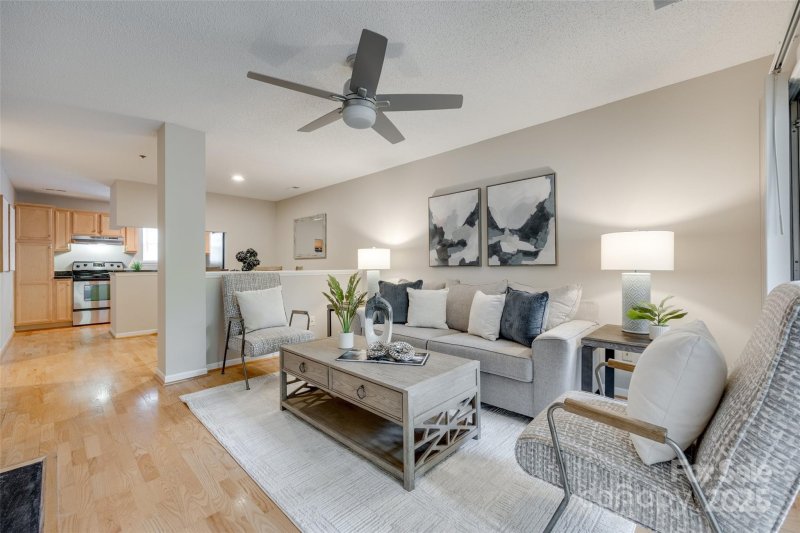 Property image 5 of 2209 Sumner Green Avenue in Olmsted Park, Charlotte, NC 28203