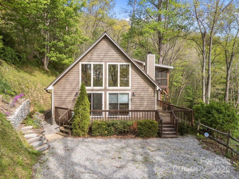 Property image 5 of 1954 Utah Mountain Road in Utah Mountain Estates, Waynesville, NC 28785