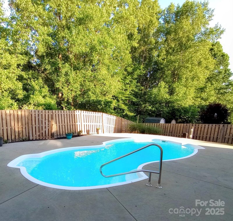 Property image 3 at 136 Elba Drive, Mooresville, NC 28115