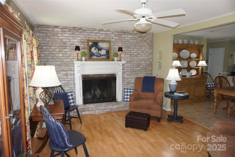 Property image 3 at 1933 Woodridge Drive, Hickory, NC 28602