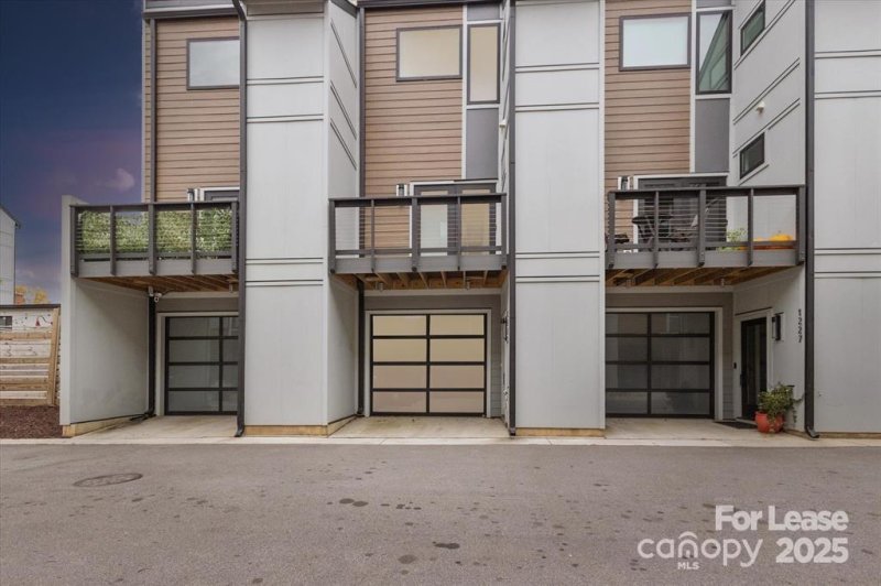 Property image 2 at 1212 Minter Place, Charlotte, NC 28203