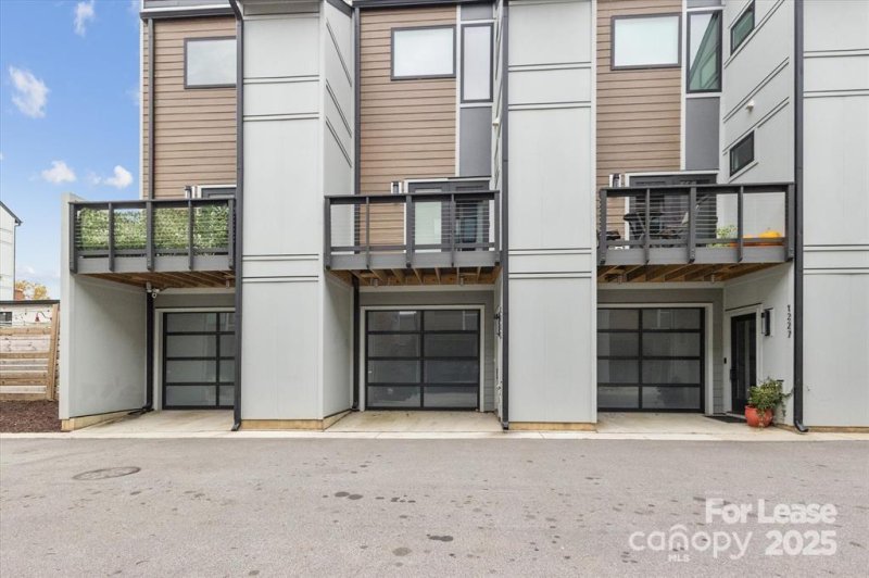 Property image 3 at 1212 Minter Place, Charlotte, NC 28203