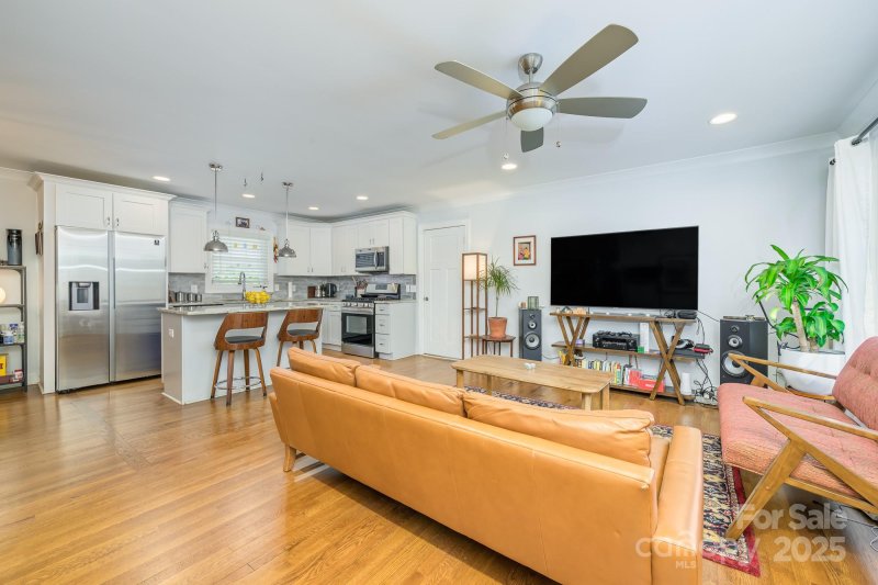 Property image 3 at 4838 Holbrook Drive, Charlotte, NC 28212