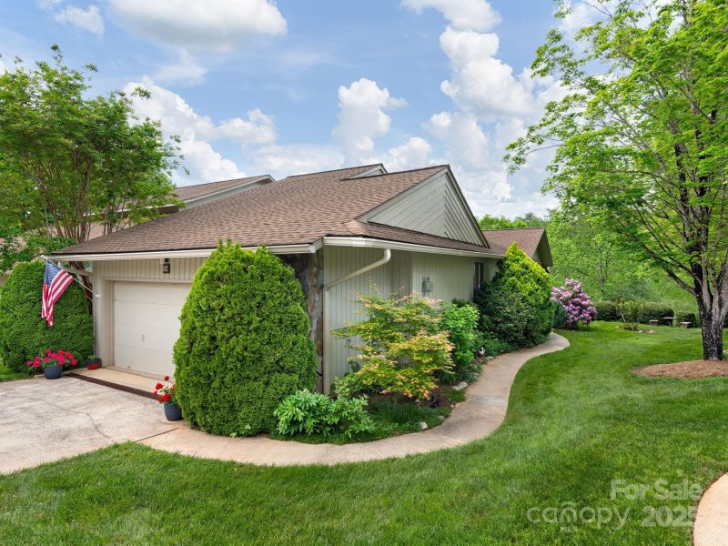 Property image 2 at 112 Deerlake Drive, Asheville, NC 28803