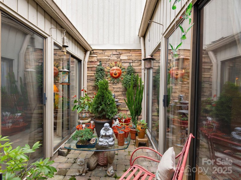 Property image 4 at 112 Deerlake Drive, Asheville, NC 28803