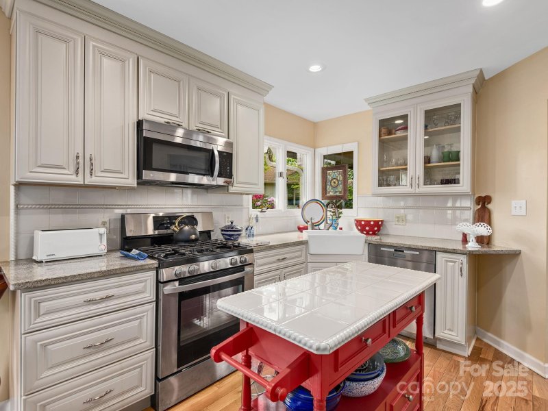 Property image 5 at 112 Deerlake Drive, Asheville, NC 28803